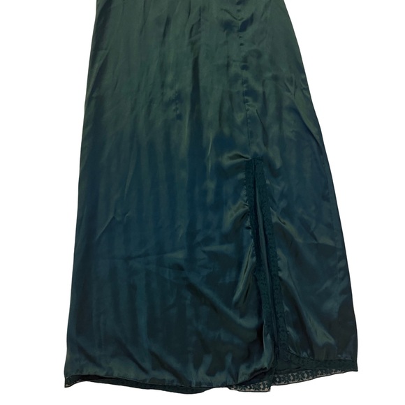 Elegant Green Satin Dress - Picture 2 of 6